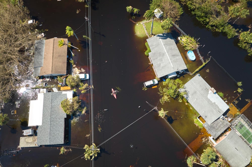 JDR Restoration crew performing water extraction in DFW home
